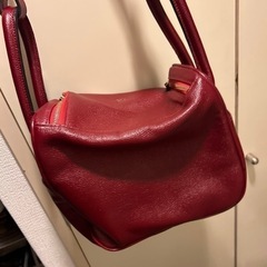 赤いバッグ差し上げます。の画像