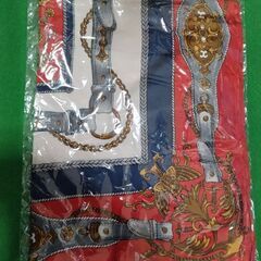 新品未使用品☆シルク１００％スカーフ☆の画像