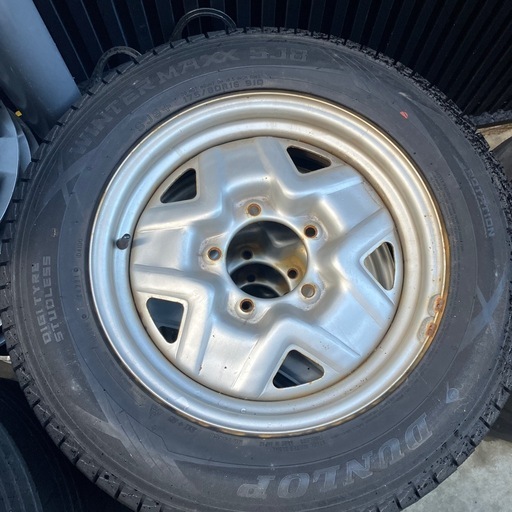 スタッドレスタイヤ　　ジムニーなど　175/80R 16