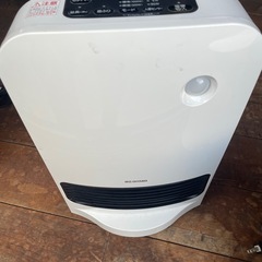 2023年製　アイリスオーヤマ 人感センサー付大風量セラミックファンヒーター KCH-MSW121 -Wの画像