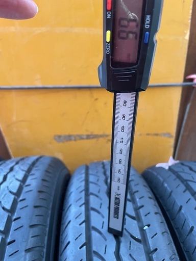 受け渡し予定者が決まりました。タイヤ、ホイールセット145\80r12  ピクシスバンより取り外し　製造22年　　　2ヶ月くらい使用