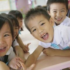 【幼稚園のパート保育補助】8:30～14:30勤務／残業なし／土...