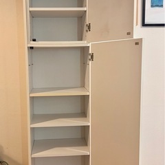 受渡先決まりました
【あげます】扉付き本棚　ディノスの画像