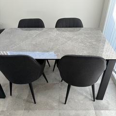 セラミックダイニングテーブルの画像