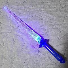 光る剣