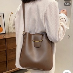 新品タグ付き　ショルダーバッグ　ポーチ付き