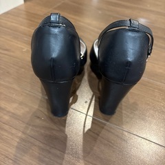 黒、ヒールの画像