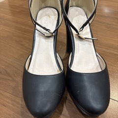 黒、ヒールの画像