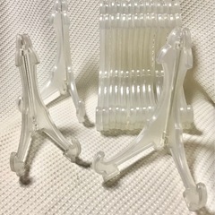 ディスプレイに！透明プラスチック製　皿立て、額立て　10個セット...