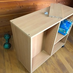 キャスター付き本棚の画像