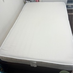 無印良品セミダブルベッドと北欧風ソファー２点の画像