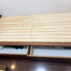 無印良品セミダブルベッドと北欧風ソファー２点の画像