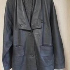 オーストラリア製品皮革ジャケットとスカートの画像