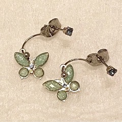 未使用 ピアス 2点セット バタフライ アクセサリーの画像