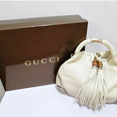 GUCCI　ホワイト ショルダーバッグ　タッセル付き　ワンショル...