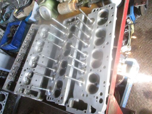 Mベンツ117型エンジン―軽量部品使用シリンダーヘツト左右セツト販売