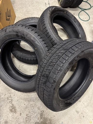 215/60R16 ブリヂストン　VRX2 スタッドレスタイヤ