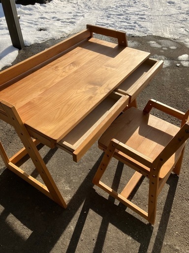 9000円！可愛い机と椅子セット
