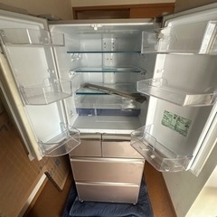 ファミリータイプの大型冷蔵庫　美品ですの画像