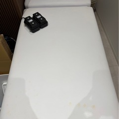 電動　施術(治療)ベット