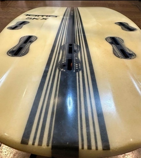 取り置き中！　TOMOサーフボード　SKX 5'9 27.3ℓ ショートボード　サーフィン