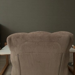 テーブル、1人用ソファーの画像