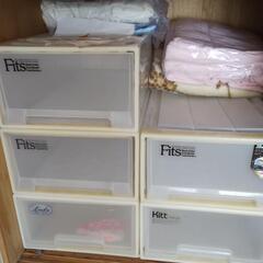 Fits収納BOXと羽毛布団1セット　タダで差し上げます。（笑）