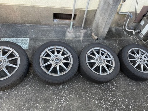 スタッドレスタイヤ　ホイールつき