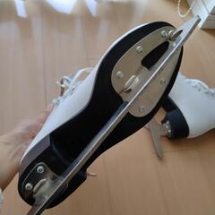 スケート靴　女性用　白の画像