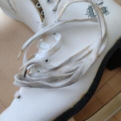 スケート靴　女性用　白の画像