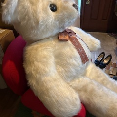 大きなクマのぬいぐるみ
