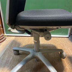 ☆  中古品  オカムラ事務椅子  事務用品   椅子 ① ☆の画像