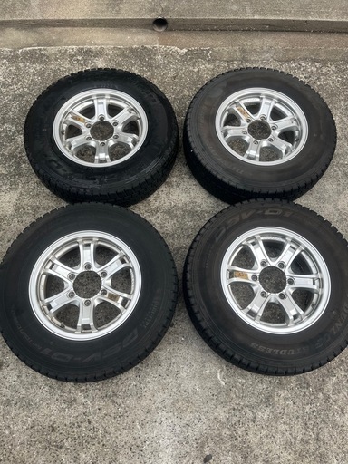美品！　ハイエース　アルミ付きスタッドレスタイヤ　