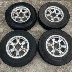 美品！　ハイエース　アルミ付きスタッドレスタイヤ　