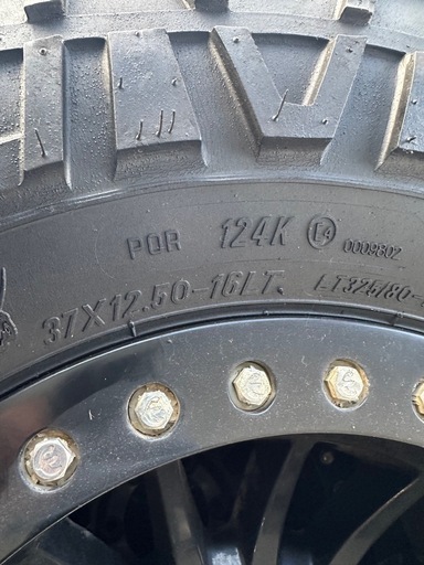 クリーピークローラー　37×12.50R16