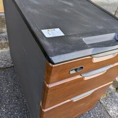 三段式入れ物の画像