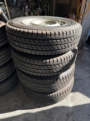 ⭐️バリ山❗️キャラバン用　スタッドレス　オール2014年29週製造