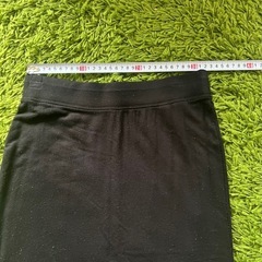 UNIQLO タイトスカート　ブラックの画像