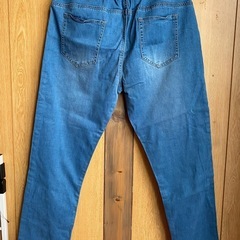 猫ちゃんと星のズボンの画像