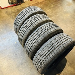 スタッドレスタイヤ　215 65 R16