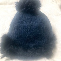 濃紺ボンボン＆フェイクファー付きニット帽子:ニットキャップ:レデ...