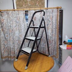 お譲りします！ 折りたたみ式踏み台 3段（中古・Aランク）