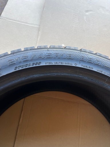 スタッドレスタイヤ　215/45R18