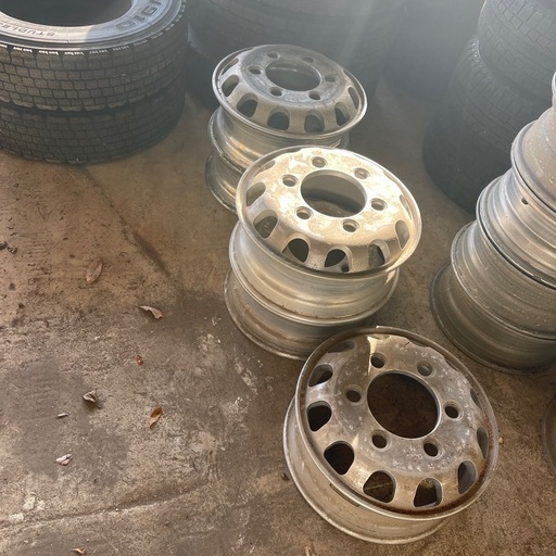 【期間限定値下】トラックホイール タイヤ セット