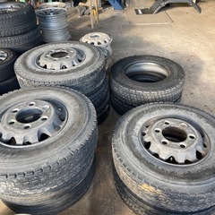 【期間限定値下】トラックホイール タイヤ セットの画像