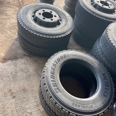 【期間限定値下】トラックホイール タイヤ セットの画像