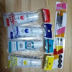 アクリル絵の具４色と筆セット