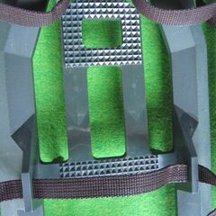 かんじき スパイク付きプラスチック製 深緑色 Dark green color 冬のアウトドアにいかがですか 雪遊び 豪雪 雪中行軍 ほとんど使用してないと思いますの画像