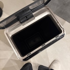 自動開ゴミ箱の画像