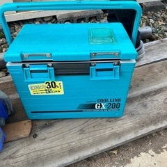 釣り道具　釣竿　リール　クーラーボックスの画像